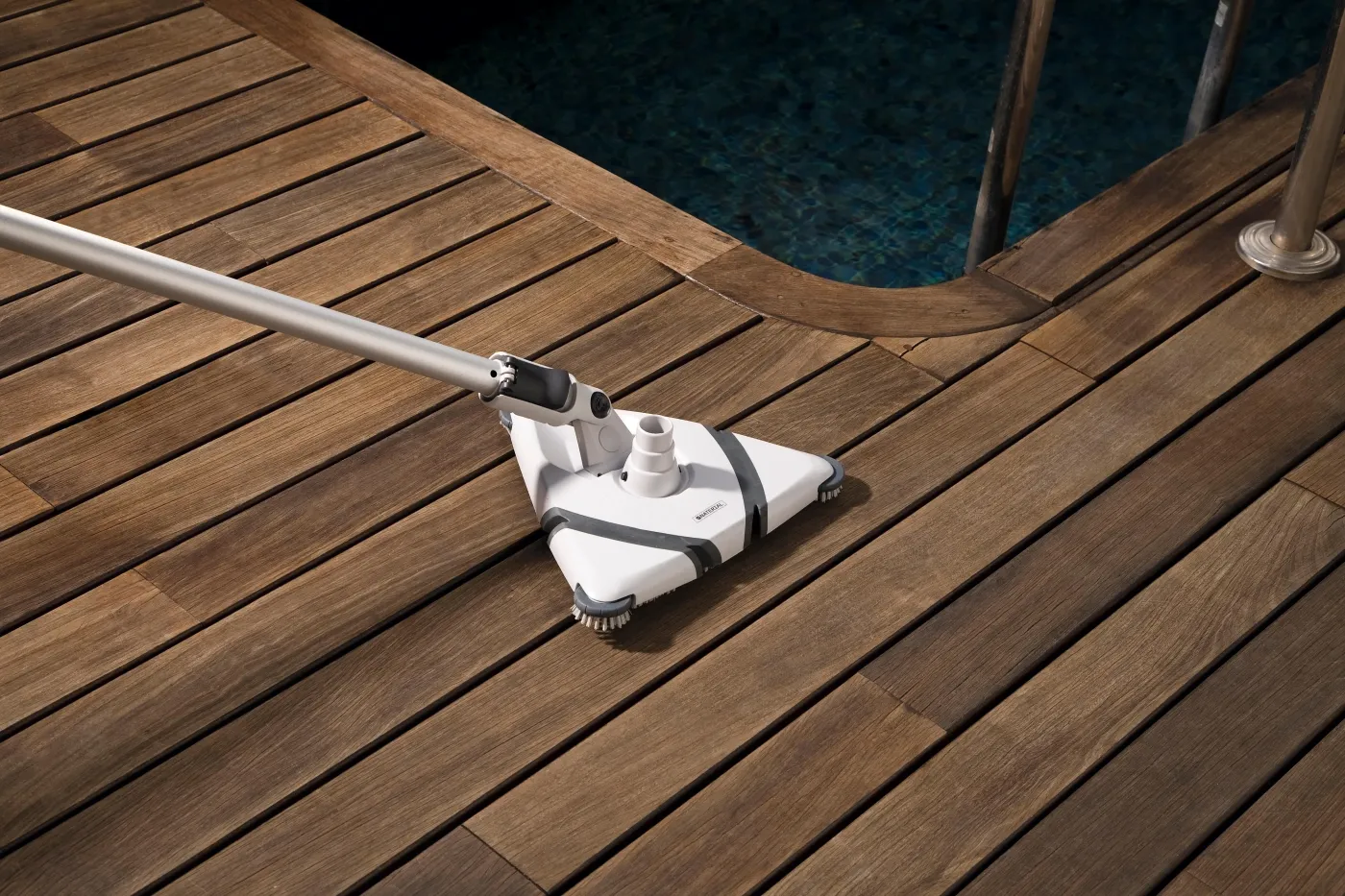 Puliscifondo manuale per piscina Triangolare NATERIAL flessibile 2